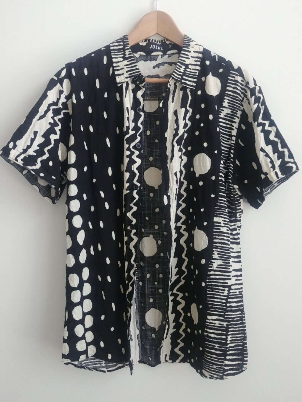 Men's Medium lightweight short sleeve button down shirt black cream pattern